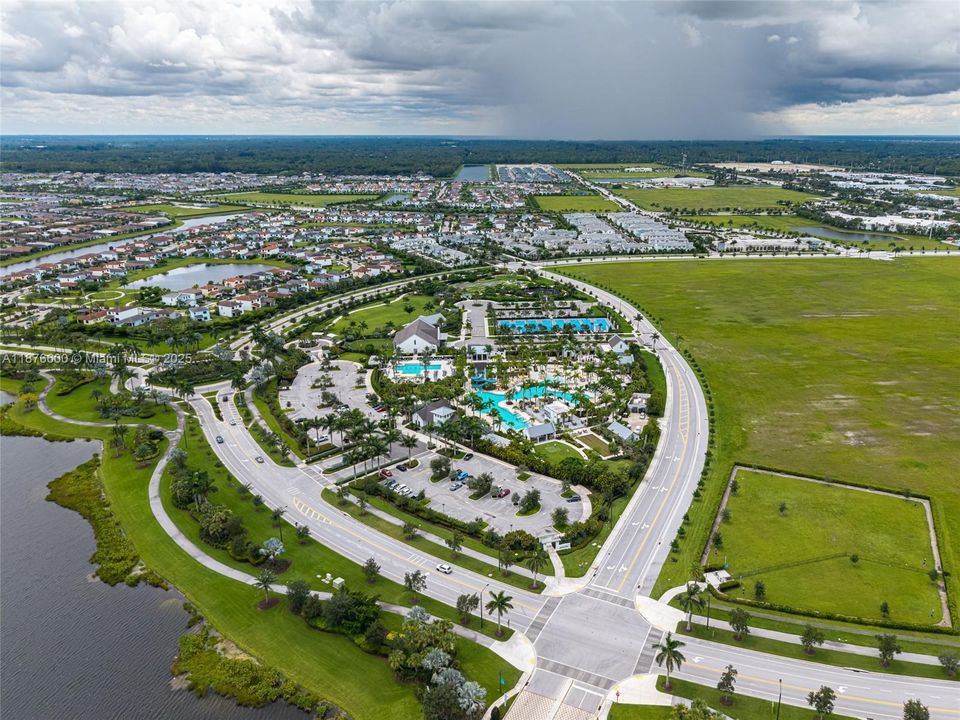 合同活跃: $645,000 (3 贝兹, 2 浴室, 1920 平方英尺)