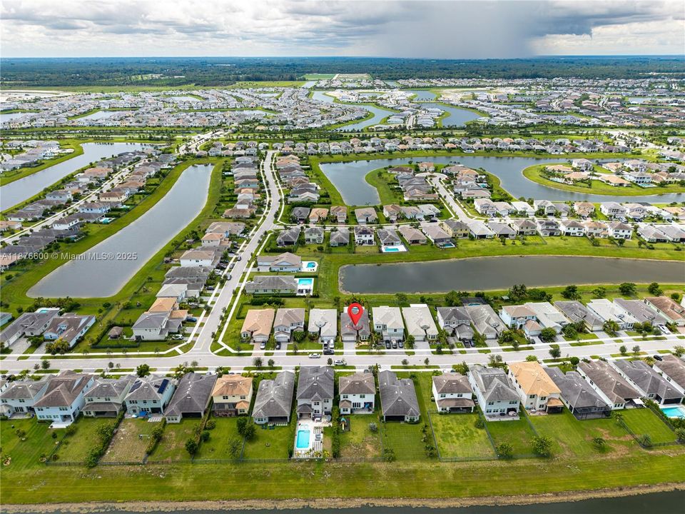 合同活跃: $645,000 (3 贝兹, 2 浴室, 1920 平方英尺)