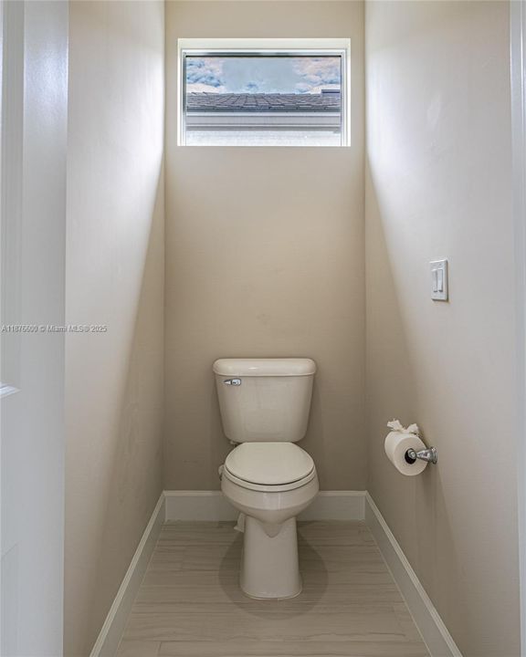 合同活跃: $645,000 (3 贝兹, 2 浴室, 1920 平方英尺)