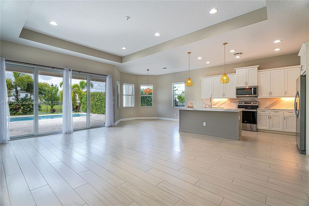 合同活跃: $645,000 (3 贝兹, 2 浴室, 1920 平方英尺)