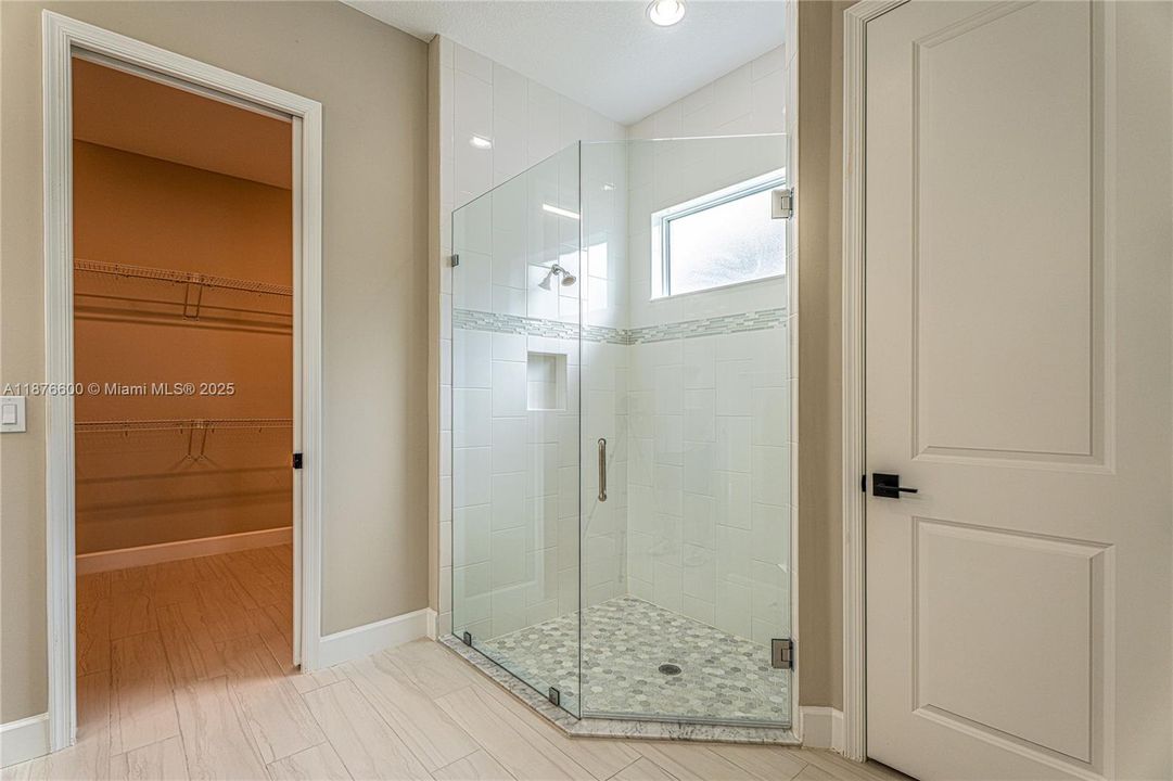 合同活跃: $645,000 (3 贝兹, 2 浴室, 1920 平方英尺)