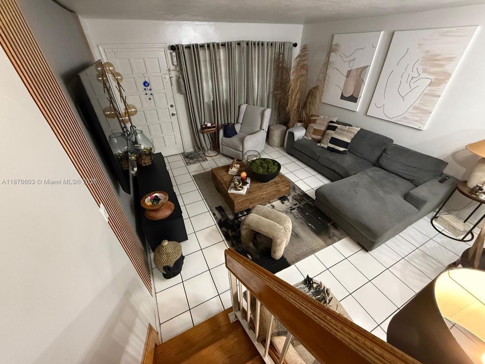 For Sale: $265,000 (2 beds, 1 baths, 1019 Square Feet)