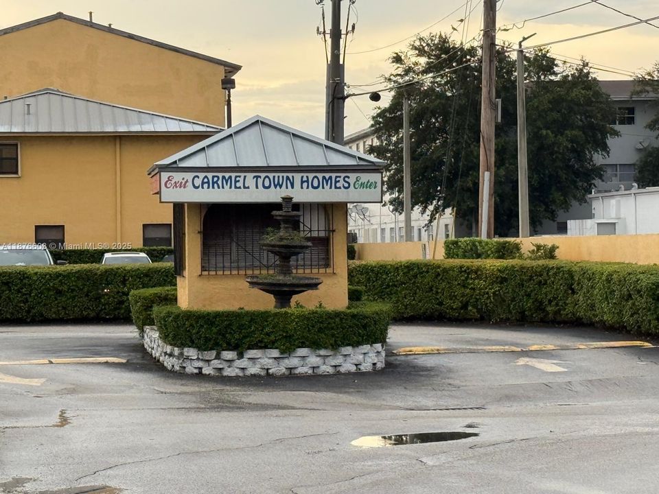 For Sale: $265,000 (2 beds, 1 baths, 1019 Square Feet)