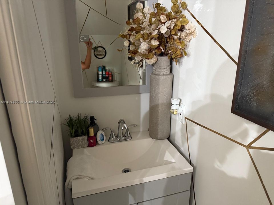 For Sale: $265,000 (2 beds, 1 baths, 1019 Square Feet)