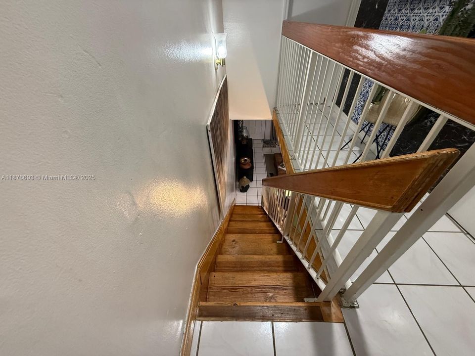 For Sale: $265,000 (2 beds, 1 baths, 1019 Square Feet)