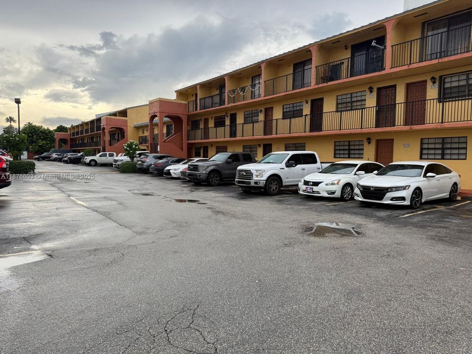 For Sale: $265,000 (2 beds, 1 baths, 1019 Square Feet)