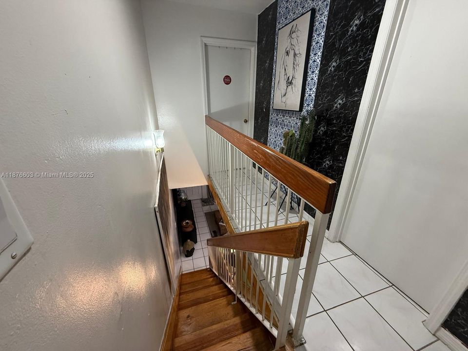 For Sale: $265,000 (2 beds, 1 baths, 1019 Square Feet)