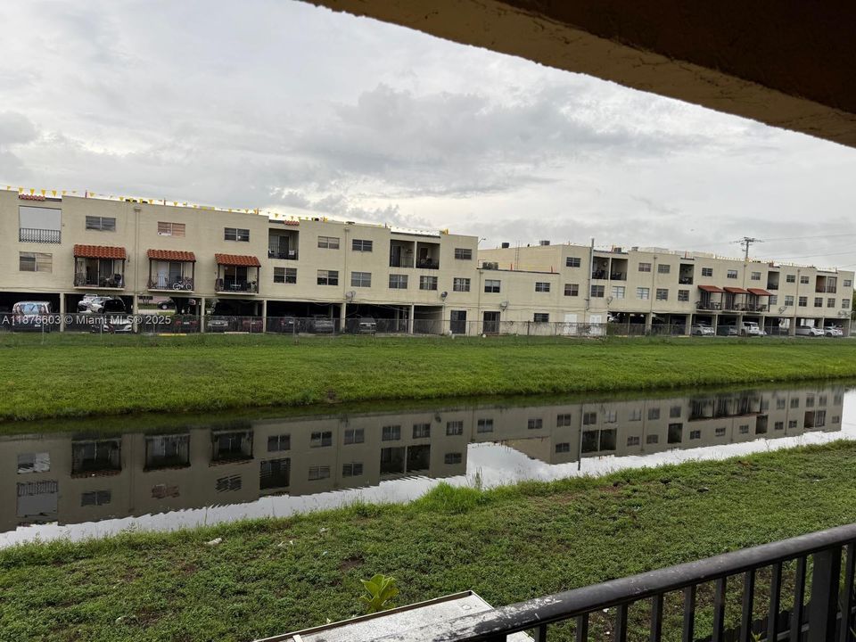 For Sale: $265,000 (2 beds, 1 baths, 1019 Square Feet)