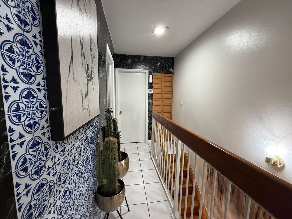 For Sale: $265,000 (2 beds, 1 baths, 1019 Square Feet)