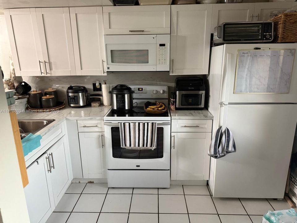 For Sale: $265,000 (2 beds, 1 baths, 1019 Square Feet)