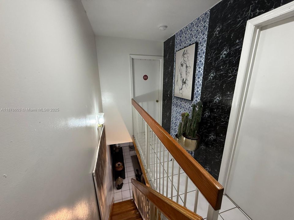 For Sale: $265,000 (2 beds, 1 baths, 1019 Square Feet)