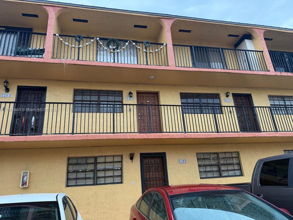 For Sale: $265,000 (2 beds, 1 baths, 1019 Square Feet)