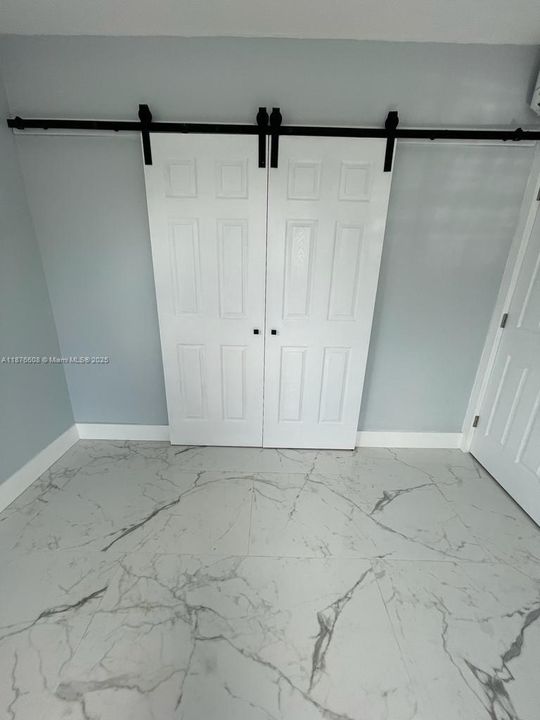 Под контрактом: $245,000 (2 спален, 1 ванн, 648 Квадратных фут)