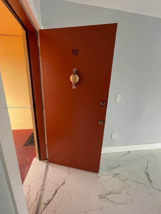 Под контрактом: $245,000 (2 спален, 1 ванн, 648 Квадратных фут)