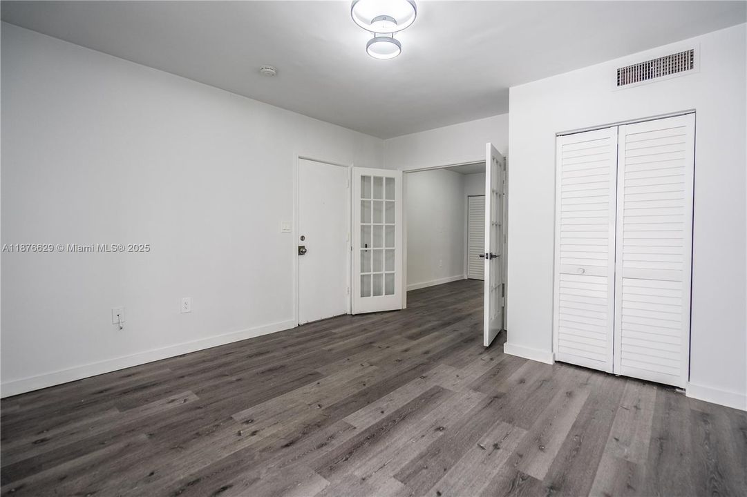 Под контрактом: $1,895 (0 спален, 1 ванн, 525 Квадратных фут)