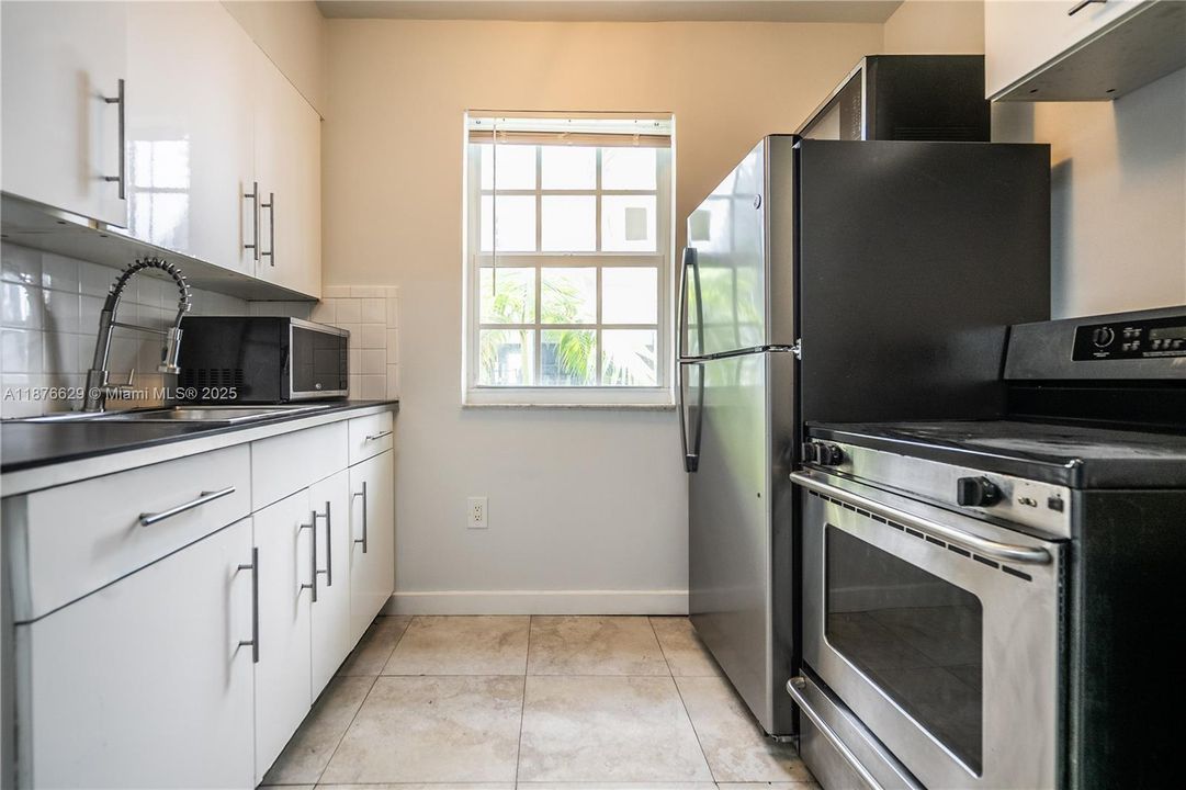 Под контрактом: $1,895 (0 спален, 1 ванн, 525 Квадратных фут)