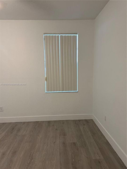 合同活跃: $295,000 (2 贝兹, 2 浴室, 1064 平方英尺)