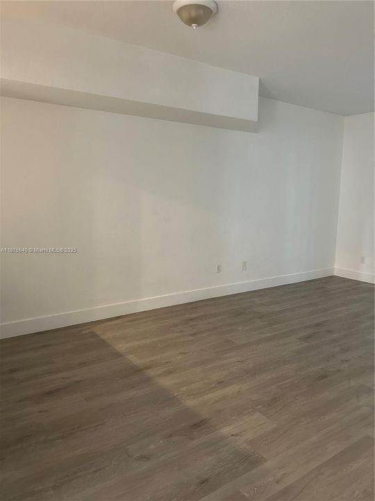 合同活跃: $295,000 (2 贝兹, 2 浴室, 1064 平方英尺)