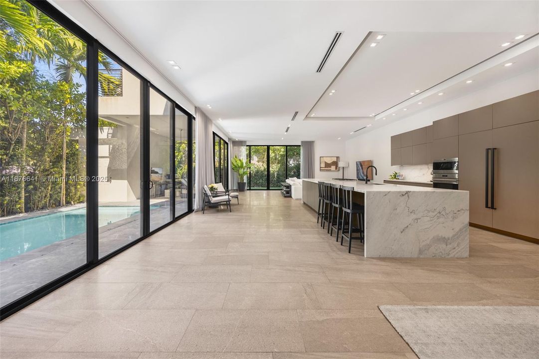 En Venta: $4,900,000 (5 camas, 5 baños, 4241 Pies cuadrados)