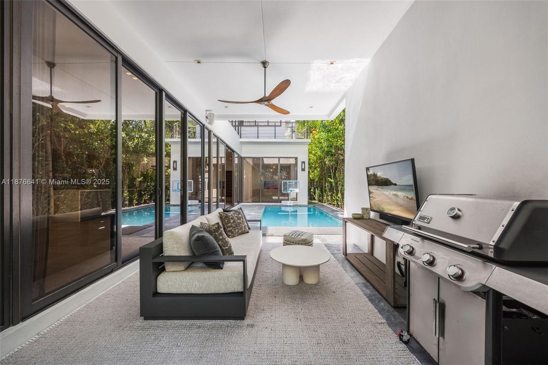 En Venta: $4,900,000 (5 camas, 5 baños, 4241 Pies cuadrados)