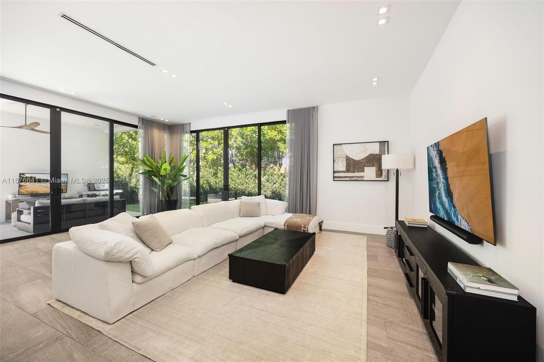 En Venta: $4,900,000 (5 camas, 5 baños, 4241 Pies cuadrados)