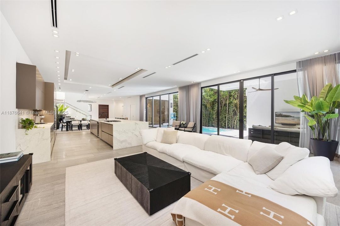 En Venta: $4,900,000 (5 camas, 5 baños, 4241 Pies cuadrados)