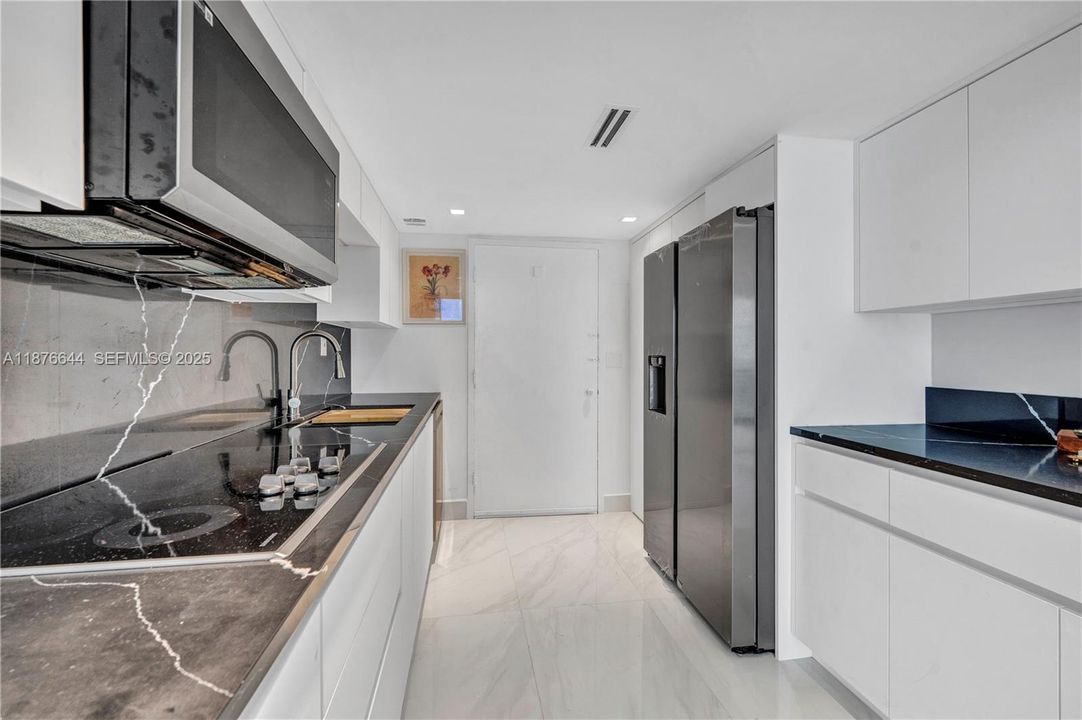 For Sale: $498,500 (0 beds, 1 baths, 538 Square Feet)