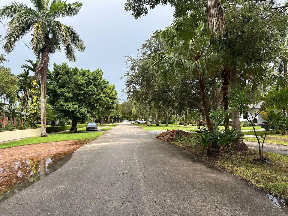 合同活跃: $1,395,000 (3 贝兹, 2 浴室, 2494 平方英尺)