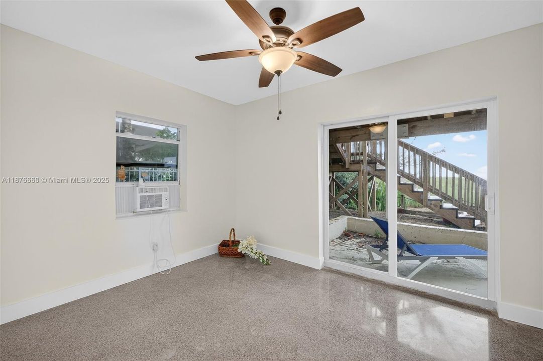 合同活跃: $2,495 (1 贝兹, 1 浴室, 554 平方英尺)