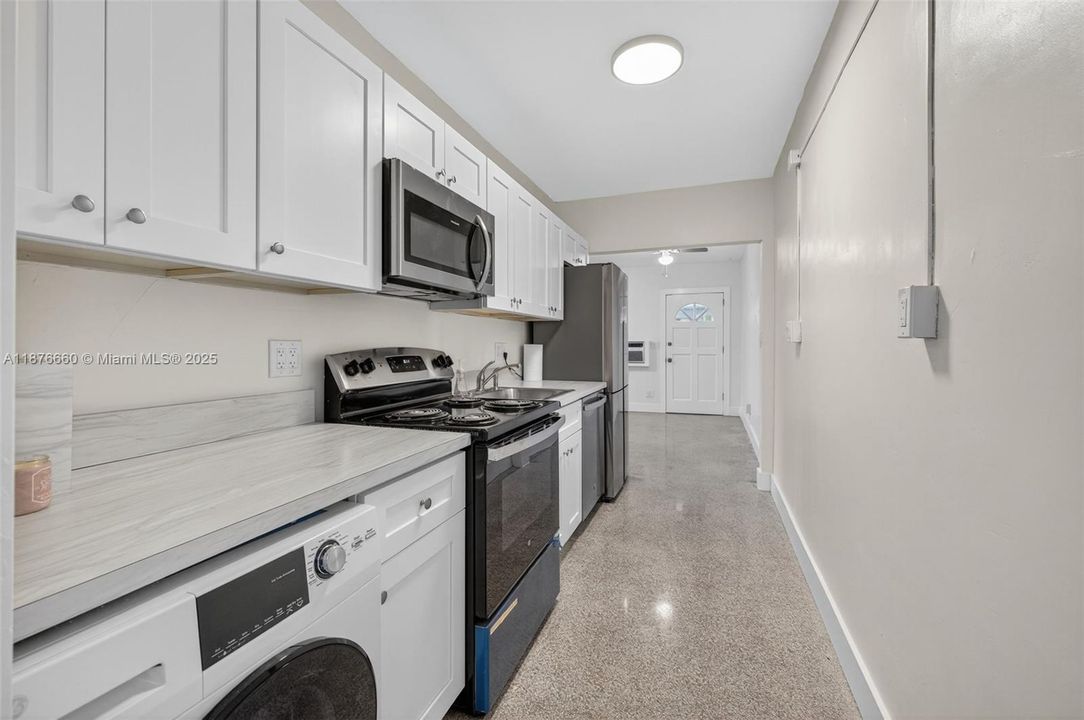 合同活跃: $2,495 (1 贝兹, 1 浴室, 554 平方英尺)