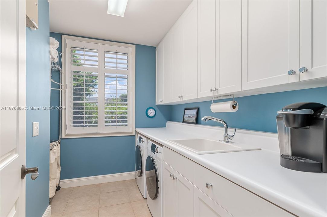 Active With Contract: $1,159,000 (3 beds, 2 baths, 2100 Square Feet)