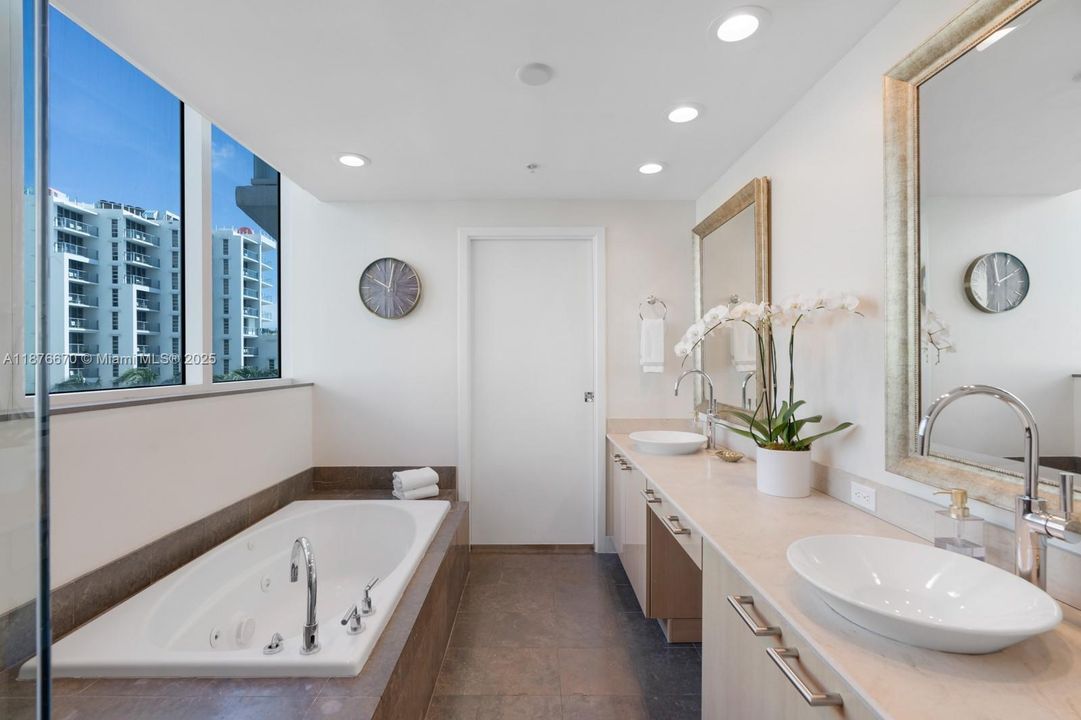 待售: $1,350,000 (2 贝兹, 2 浴室, 1280 平方英尺)