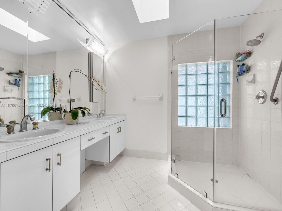 Recently Sold: $1,150,000 (4 beds, 2 baths, 2635 Square Feet)