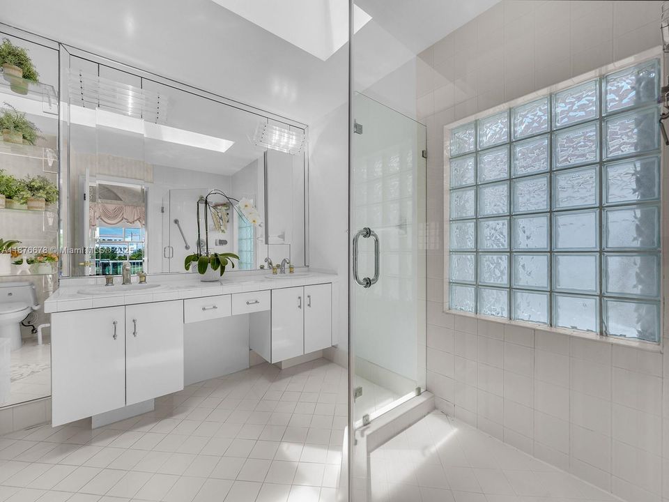 Recently Sold: $1,150,000 (4 beds, 2 baths, 2635 Square Feet)