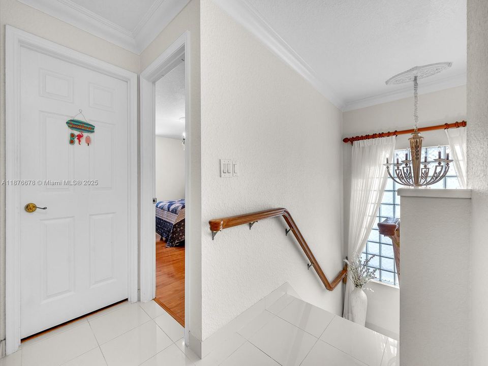 Recently Sold: $1,150,000 (4 beds, 2 baths, 2635 Square Feet)