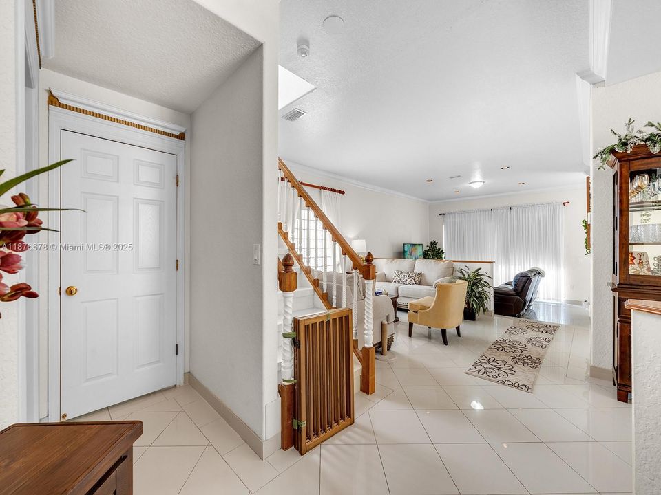 Recently Sold: $1,150,000 (4 beds, 2 baths, 2635 Square Feet)