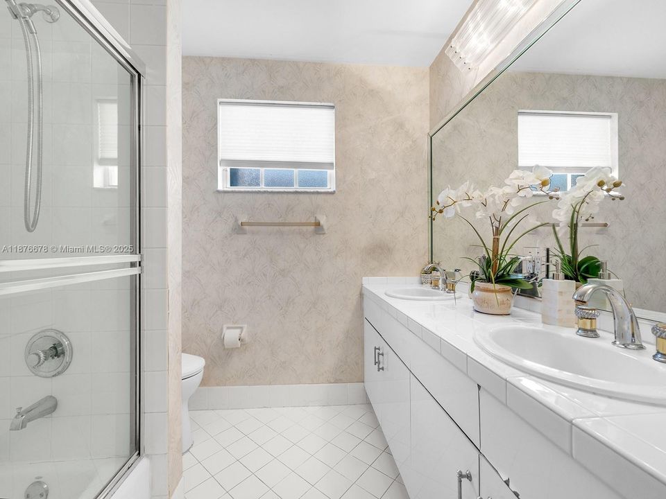 Recently Sold: $1,150,000 (4 beds, 2 baths, 2635 Square Feet)