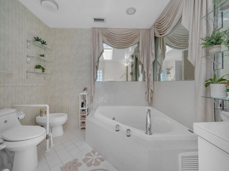 Recently Sold: $1,150,000 (4 beds, 2 baths, 2635 Square Feet)