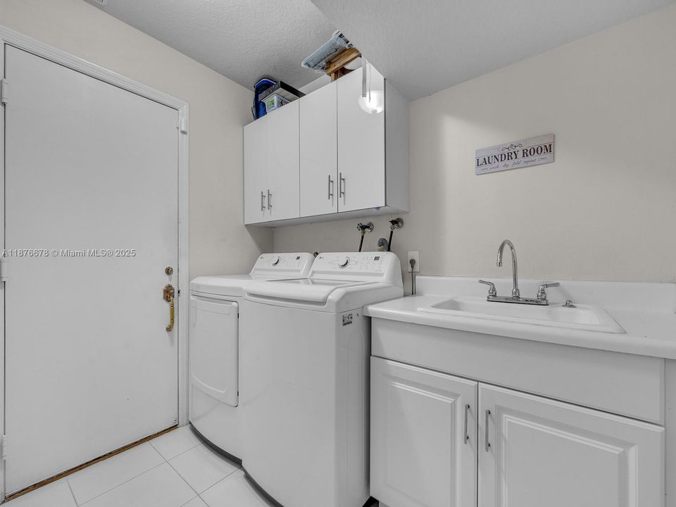 Recently Sold: $1,150,000 (4 beds, 2 baths, 2635 Square Feet)