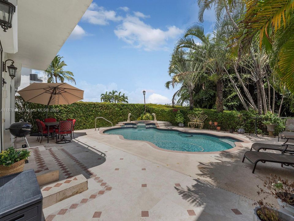 Recently Sold: $1,150,000 (4 beds, 2 baths, 2635 Square Feet)