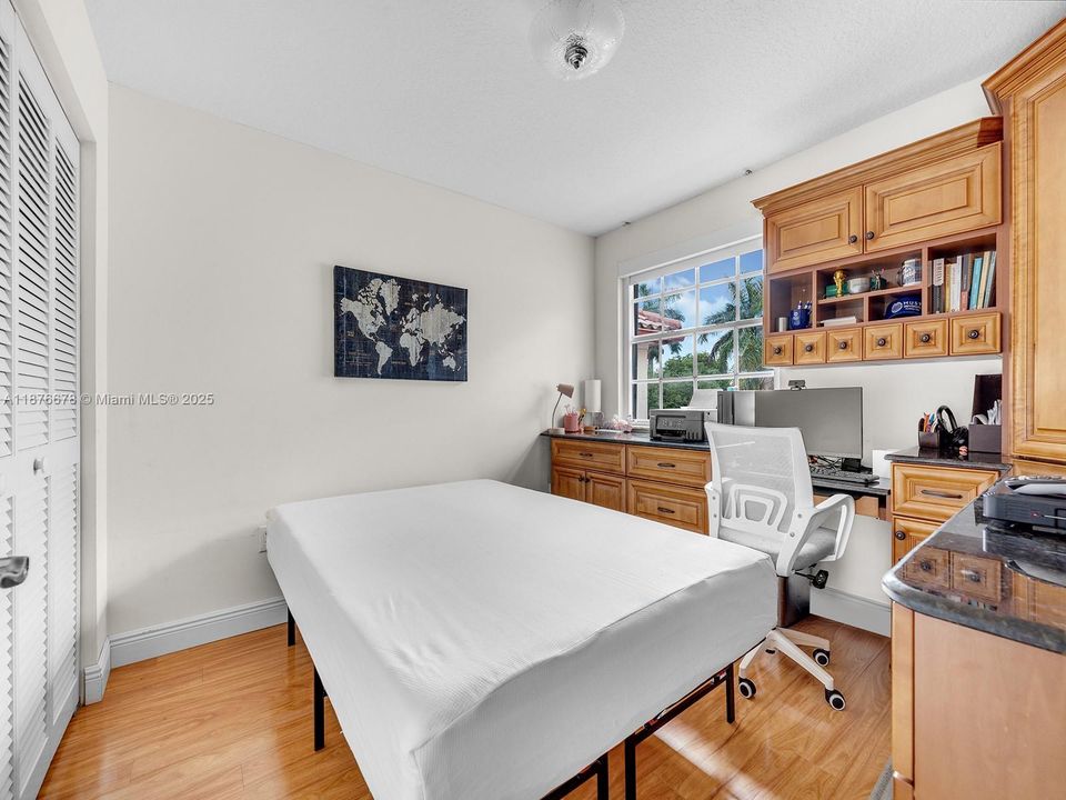 Recently Sold: $1,150,000 (4 beds, 2 baths, 2635 Square Feet)