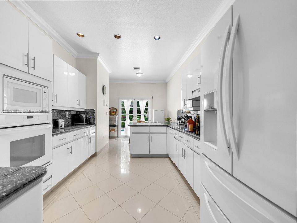 Recently Sold: $1,150,000 (4 beds, 2 baths, 2635 Square Feet)