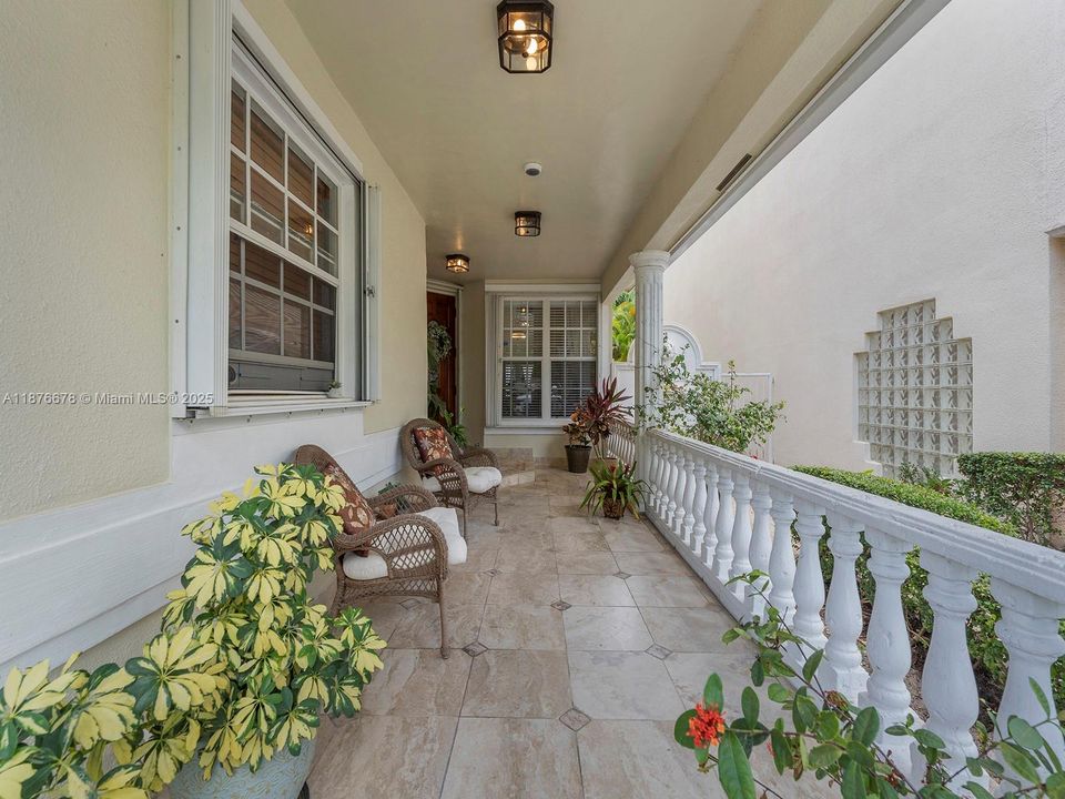 Recently Sold: $1,150,000 (4 beds, 2 baths, 2635 Square Feet)