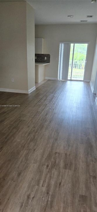 Active With Contract: $1,850 (2 beds, 2 baths, 1048 Square Feet)