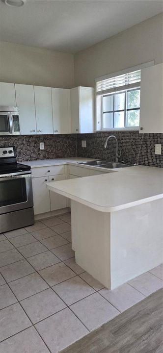 Active With Contract: $1,850 (2 beds, 2 baths, 1048 Square Feet)