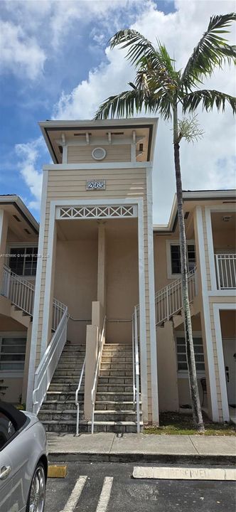 Active With Contract: $1,850 (2 beds, 2 baths, 1048 Square Feet)