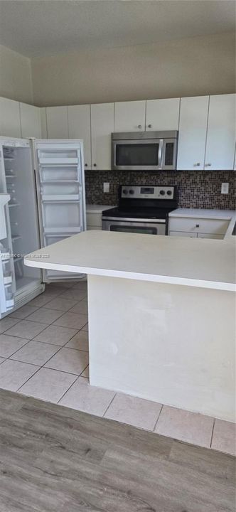 Active With Contract: $1,850 (2 beds, 2 baths, 1048 Square Feet)