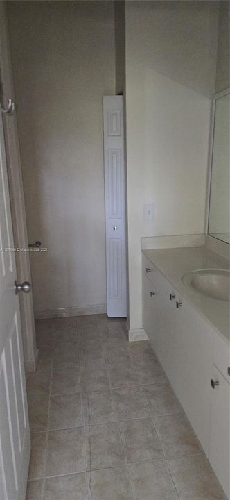 Active With Contract: $1,850 (2 beds, 2 baths, 1048 Square Feet)