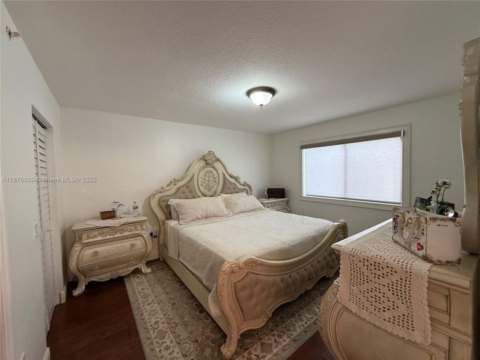 Active With Contract: $190,000 (3 beds, 2 baths, 1129 Square Feet)