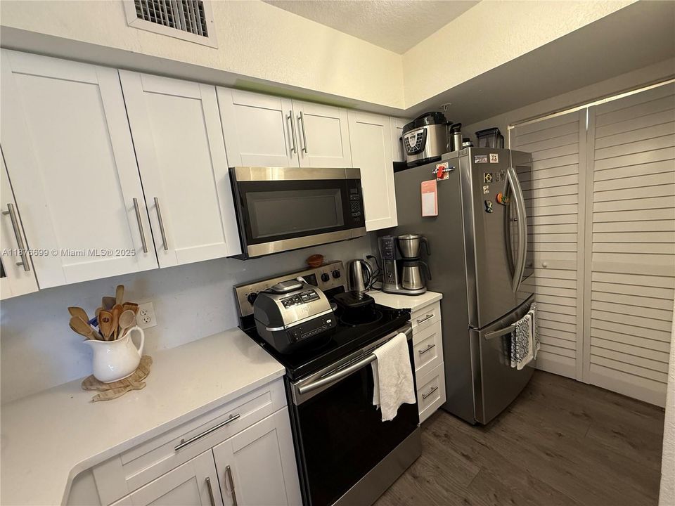 Active With Contract: $190,000 (3 beds, 2 baths, 1129 Square Feet)